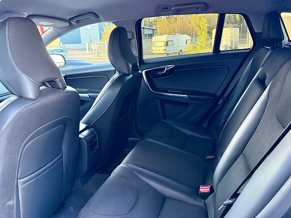 Volvo V60 Cross Country 10 of 14