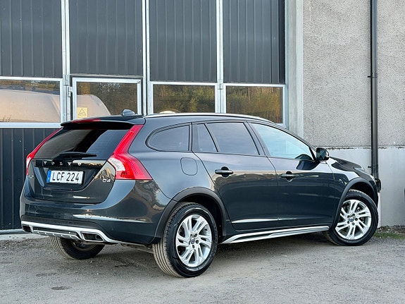 Volvo V60 Cross Country 5 of 5
