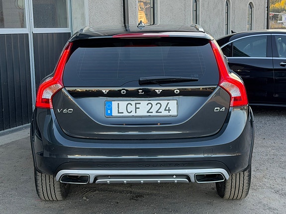 Volvo V60 Cross Country 6 of 14