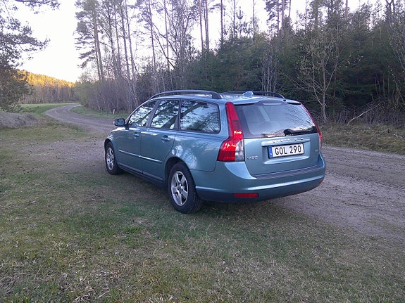 Volvo V50 3 of 9