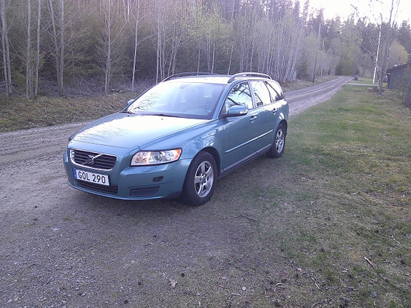 Volvo V50 2 of 9
