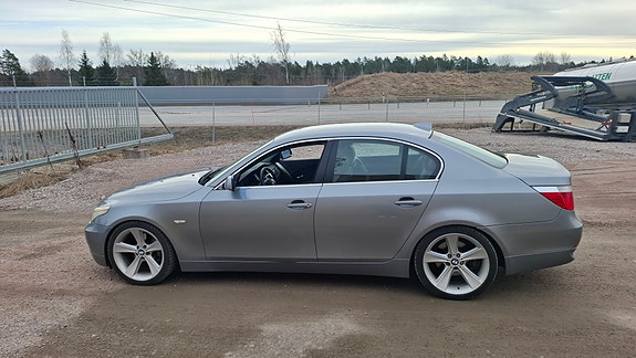 BMW 530i 3 of 5