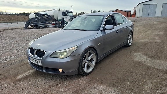 BMW 530i 2 of 5
