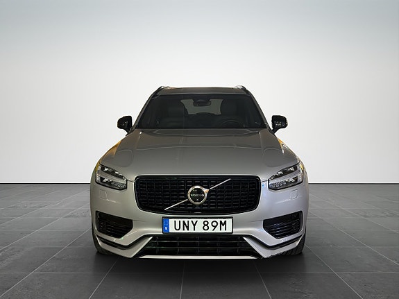 Volvo XC90 2 of 5