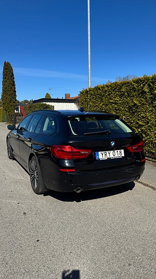 BMW 520d 3 of 5