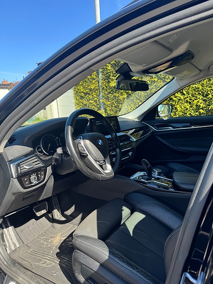 BMW 520d 4 of 5