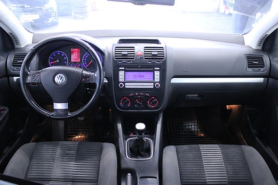 Volkswagen Golf V 11 of 24