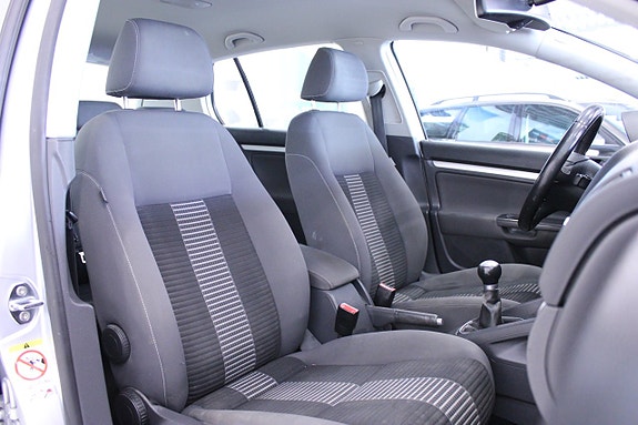 Volkswagen Golf V 14 of 24
