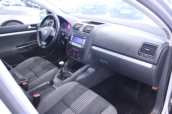 Volkswagen Golf V 12 of 24
