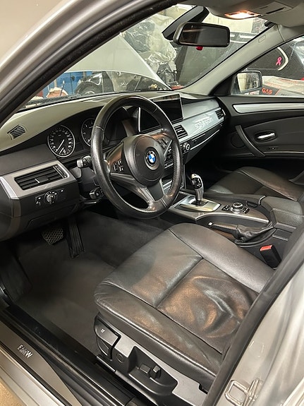 BMW 520d 3 of 5