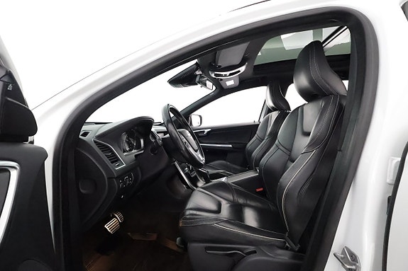 Volvo XC60 10 of 25