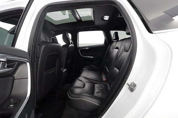 Volvo XC60 11 of 25
