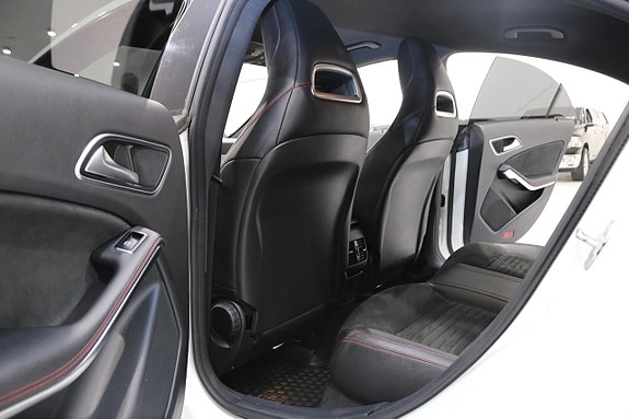 Mercedes-Benz CLA220 d 14 of 23