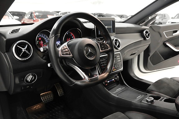 Mercedes-Benz CLA220 d 9 of 23