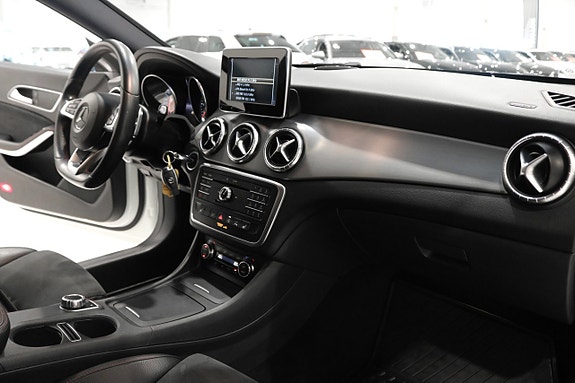 Mercedes-Benz CLA220 d 11 of 23