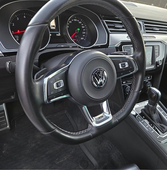 Volkswagen Passat 12 of 26