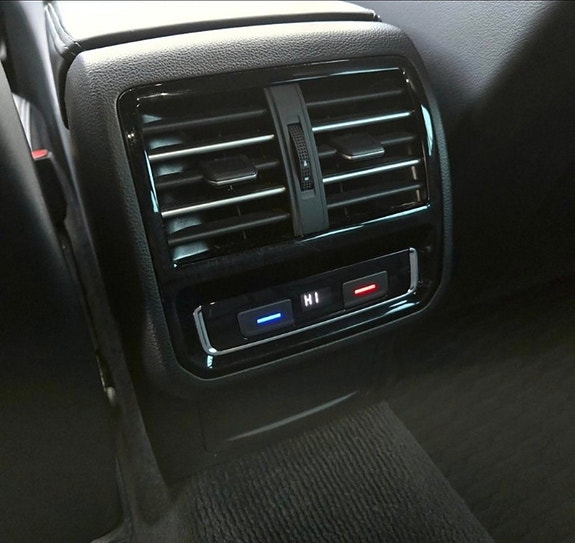 Volkswagen Passat 11 of 26