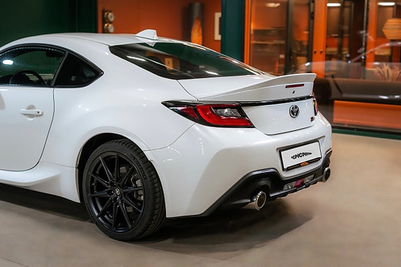 Toyota GR86 4 of 5