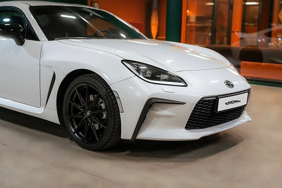 Toyota GR86 2 of 5