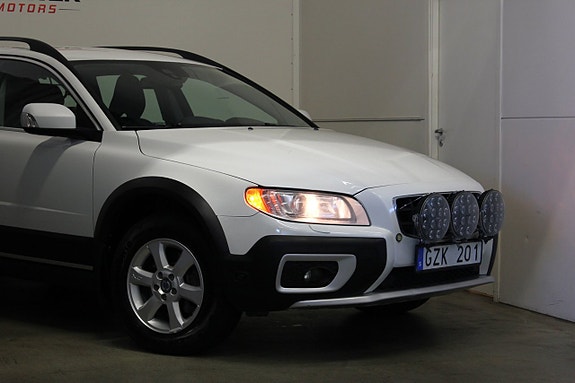 Volvo XC70 2 of 18