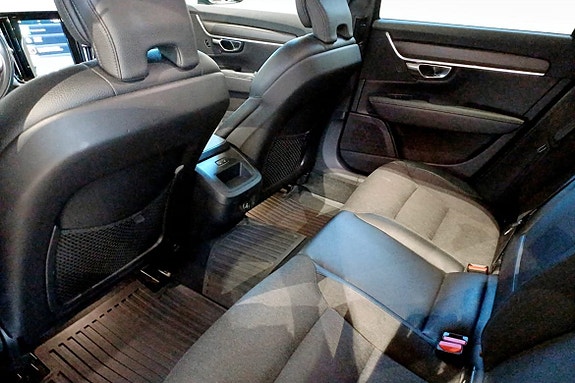Volvo V90 Cross Country 8 of 10