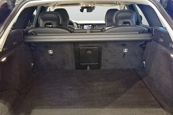 Volvo V90 Cross Country 9 of 10