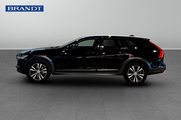 Volvo V90 Cross Country 3 of 5