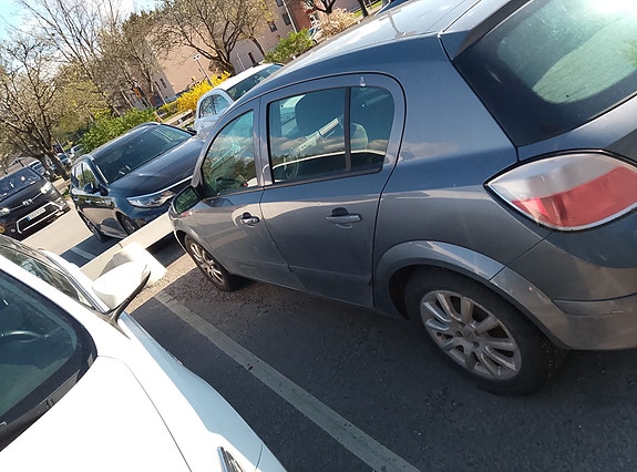 Opel Astra 2 of 5