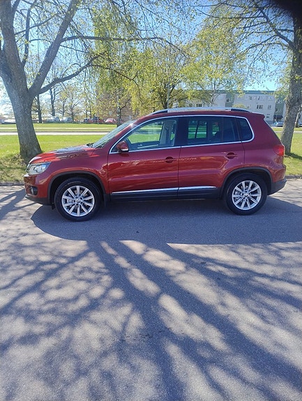 Volkswagen Tiguan 2 of 5
