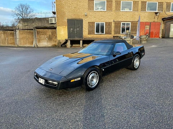 Chevrolet Corvette 3 of 5