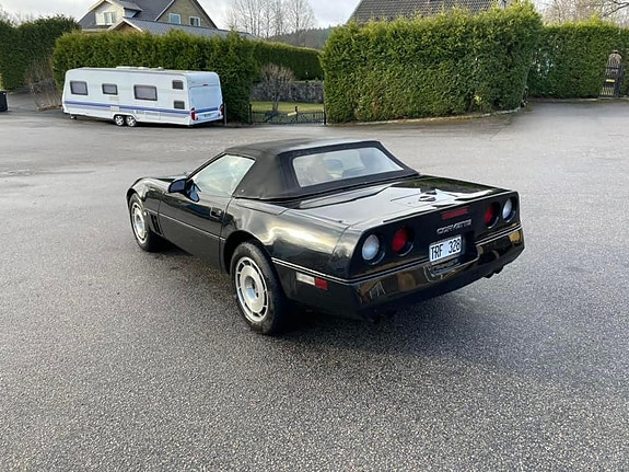Chevrolet Corvette 4 of 5