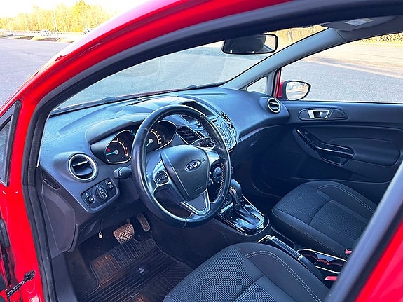 Ford Fiesta 12 of 16