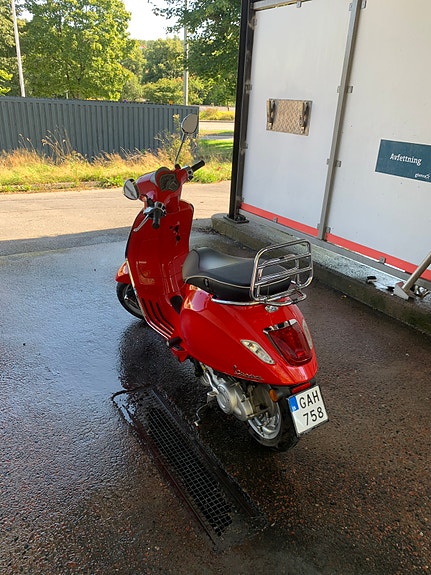 Vespa Sprint 4t 2 of 2