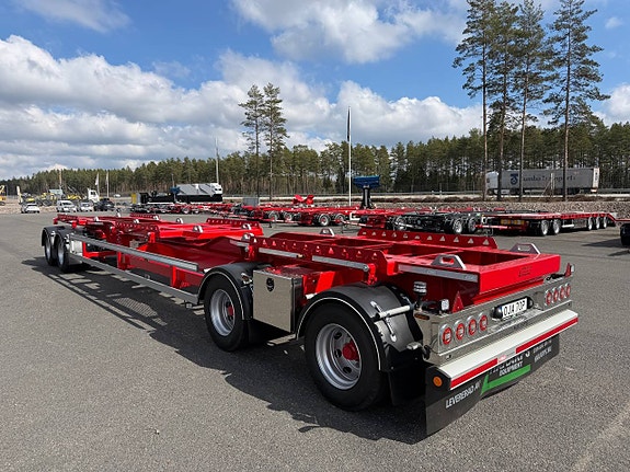 Hakarps - 38 tons liftdumpervagn med roterande mittbord 6 of 12