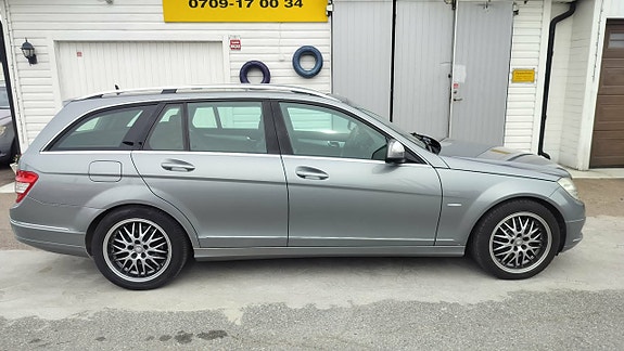 Mercedes-Benz C320 2 of 13