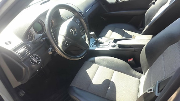 Mercedes-Benz C320 13 of 13