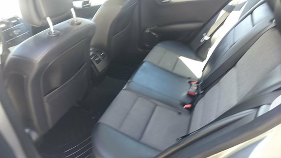 Mercedes-Benz C320 12 of 13