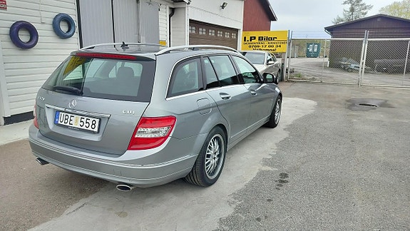Mercedes-Benz C320 3 of 13