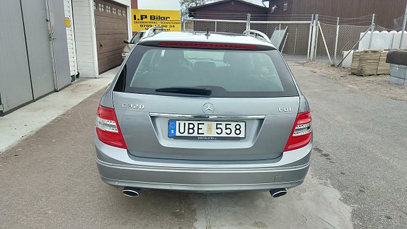 Mercedes-Benz C320 4 of 13