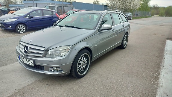 Mercedes-Benz C320 7 of 13