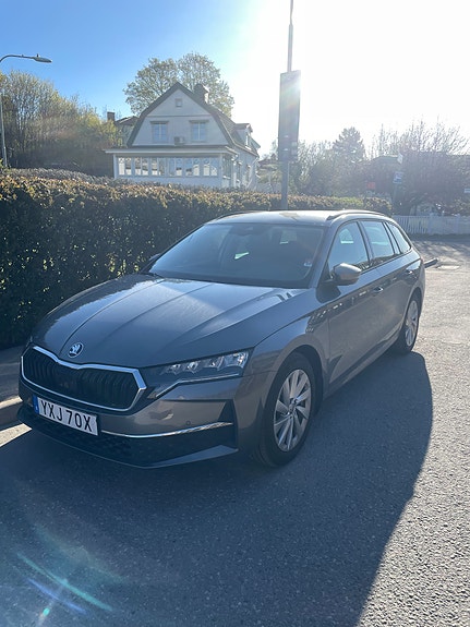 Skoda Octavia 2 of 4