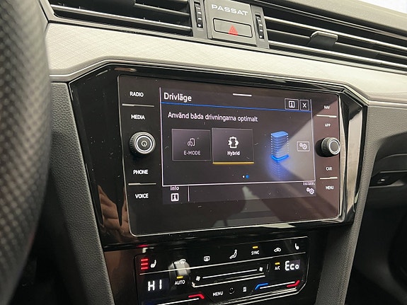 Volkswagen Passat 19 of 30