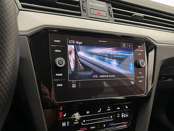 Volkswagen Passat 17 of 30