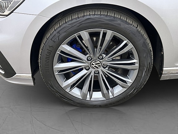 Volkswagen Passat 29 of 30