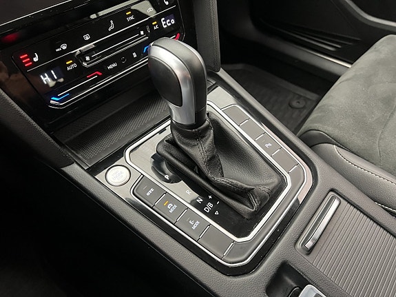 Volkswagen Passat 21 of 30