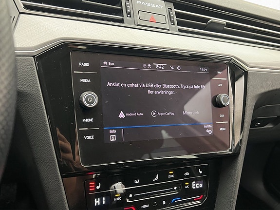 Volkswagen Passat 16 of 30