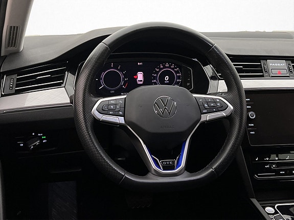 Volkswagen Passat 12 of 30
