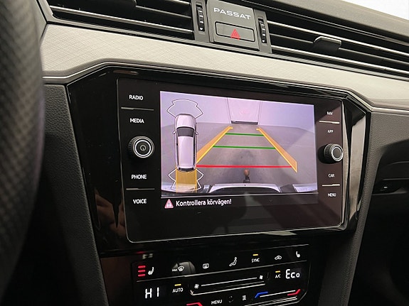 Volkswagen Passat 14 of 30