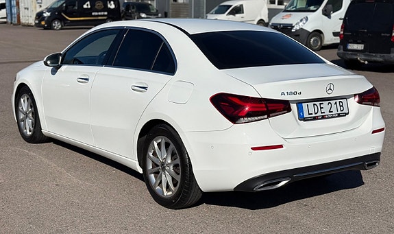 Mercedes-Benz A180 d 4 of 5