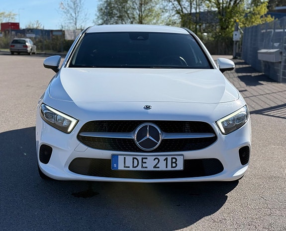 Mercedes-Benz A180 d 2 of 5